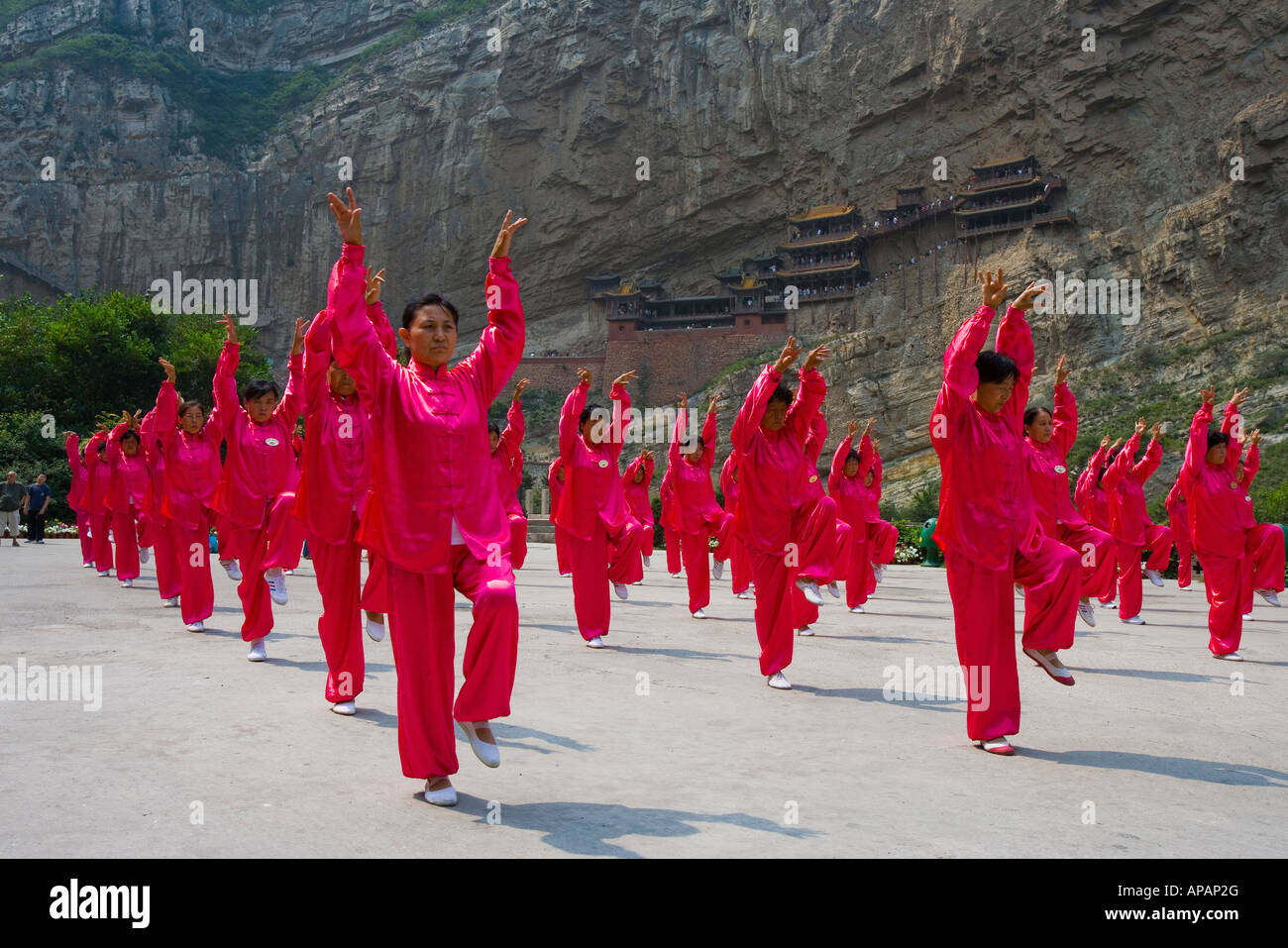 Un gruppo di persone giocare Tai Ji Quan Foto Stock