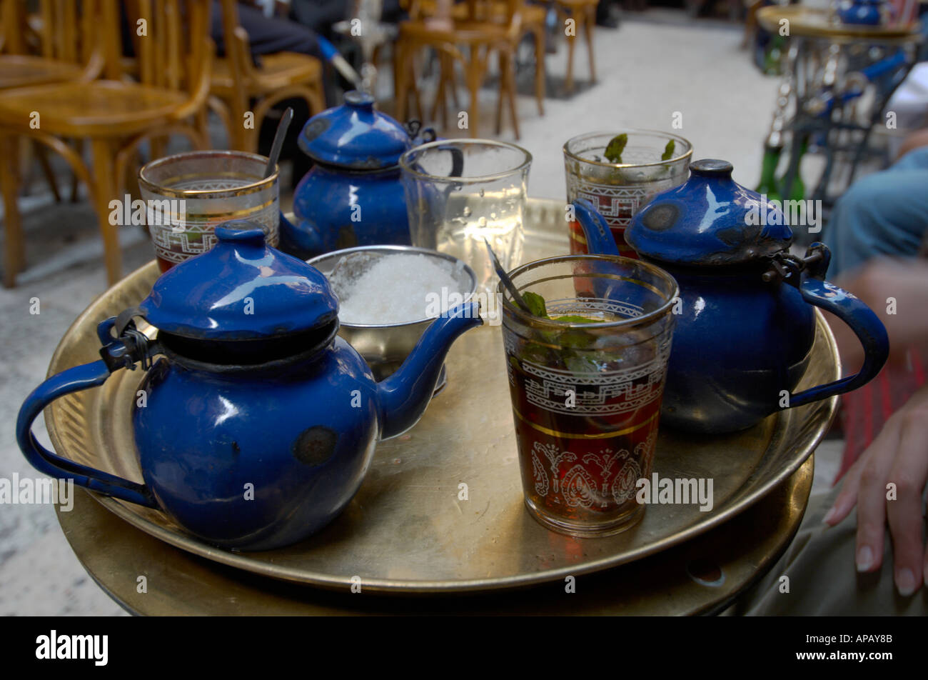 Il tè alla menta in un souk cafe, il Cairo, Egitto Foto Stock