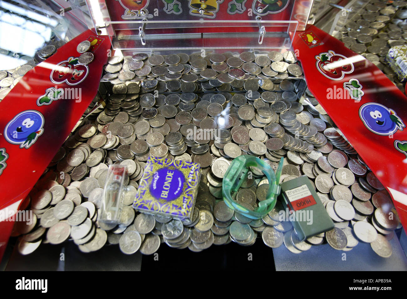 Coin Gioco Gioco di monete in un gioco arcade Foto stock - Alamy