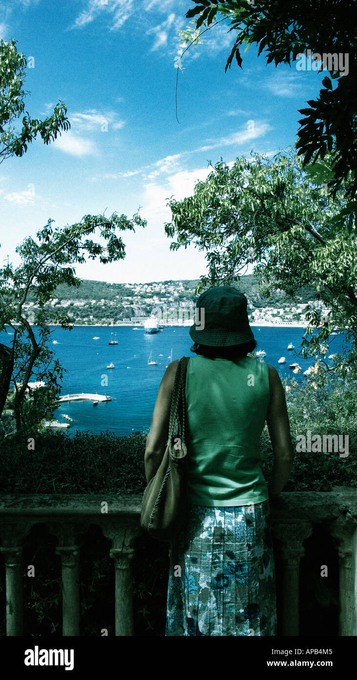 Donna ospite a Villa Ephrussi de Rothschild, St Jean Cap Ferrat Foto Stock