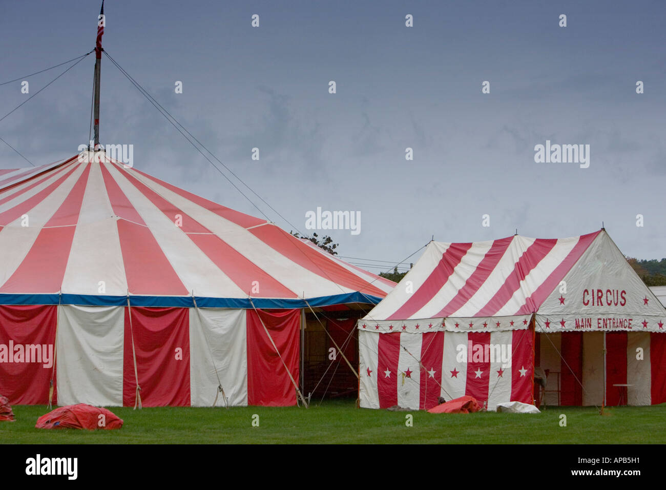 Tendoni da circo prima di uno spettacolo Foto Stock