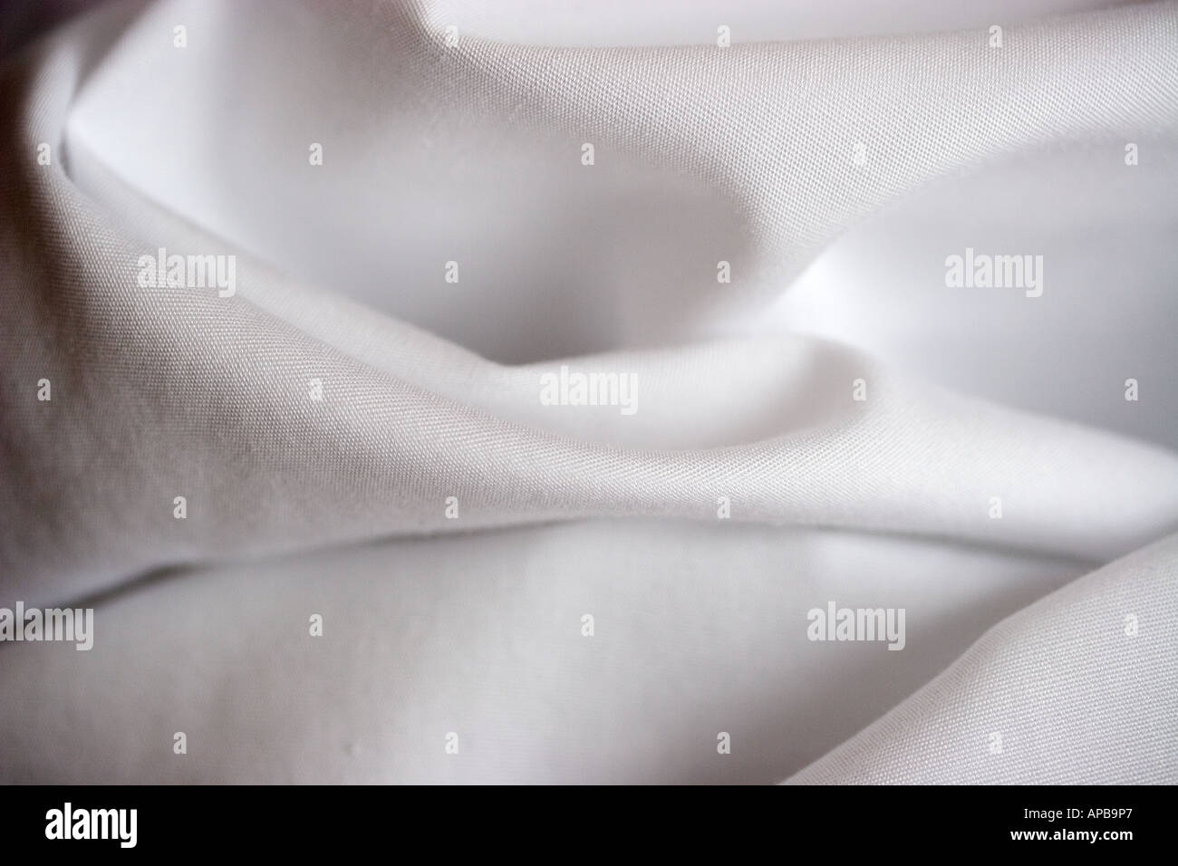 Abstract di forme curvilinee fatta dal tessuto bianco (2) Foto Stock