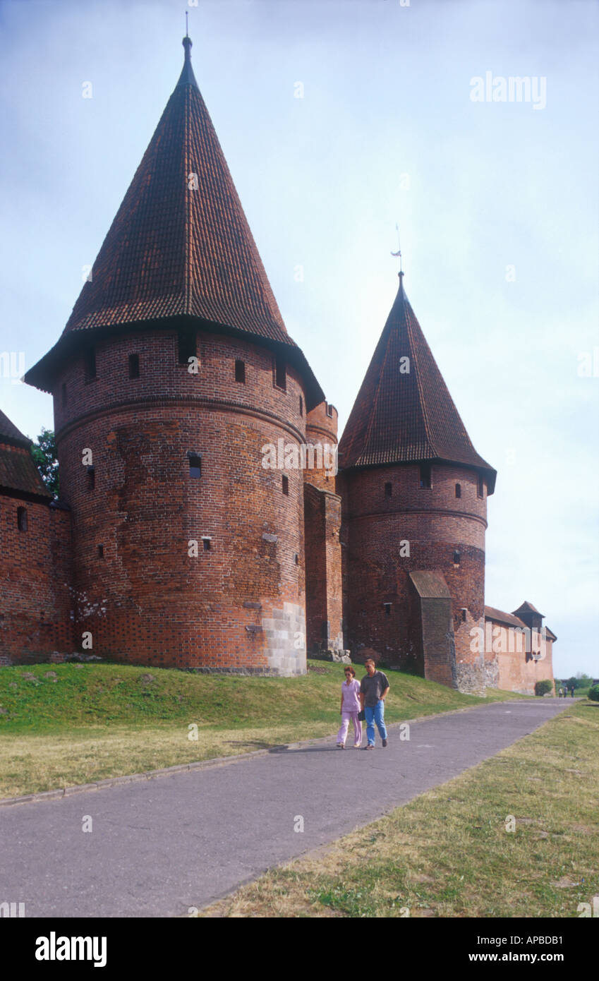 Torre di Porta muro di difesa Marienburg castle centro di th Ordine Teutonico di cavalieri Malbork Warmia Polonia Foto Stock