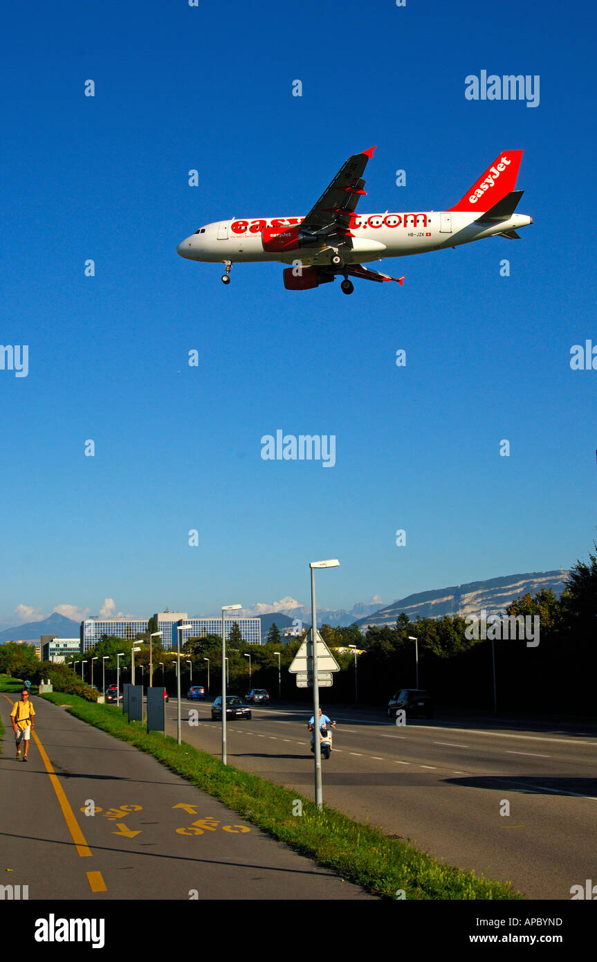 Scendendo EasyJet Airline Airbus A319-111, Ginevra, Svizzera Foto Stock