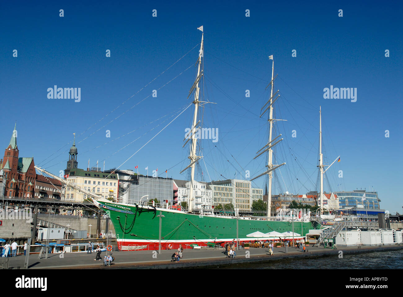 Storica nave a vela Rickmer Rickmers giacente in corrispondenza Landungsbrücken al porto di Amburgo, Amburgo, Germania Foto Stock