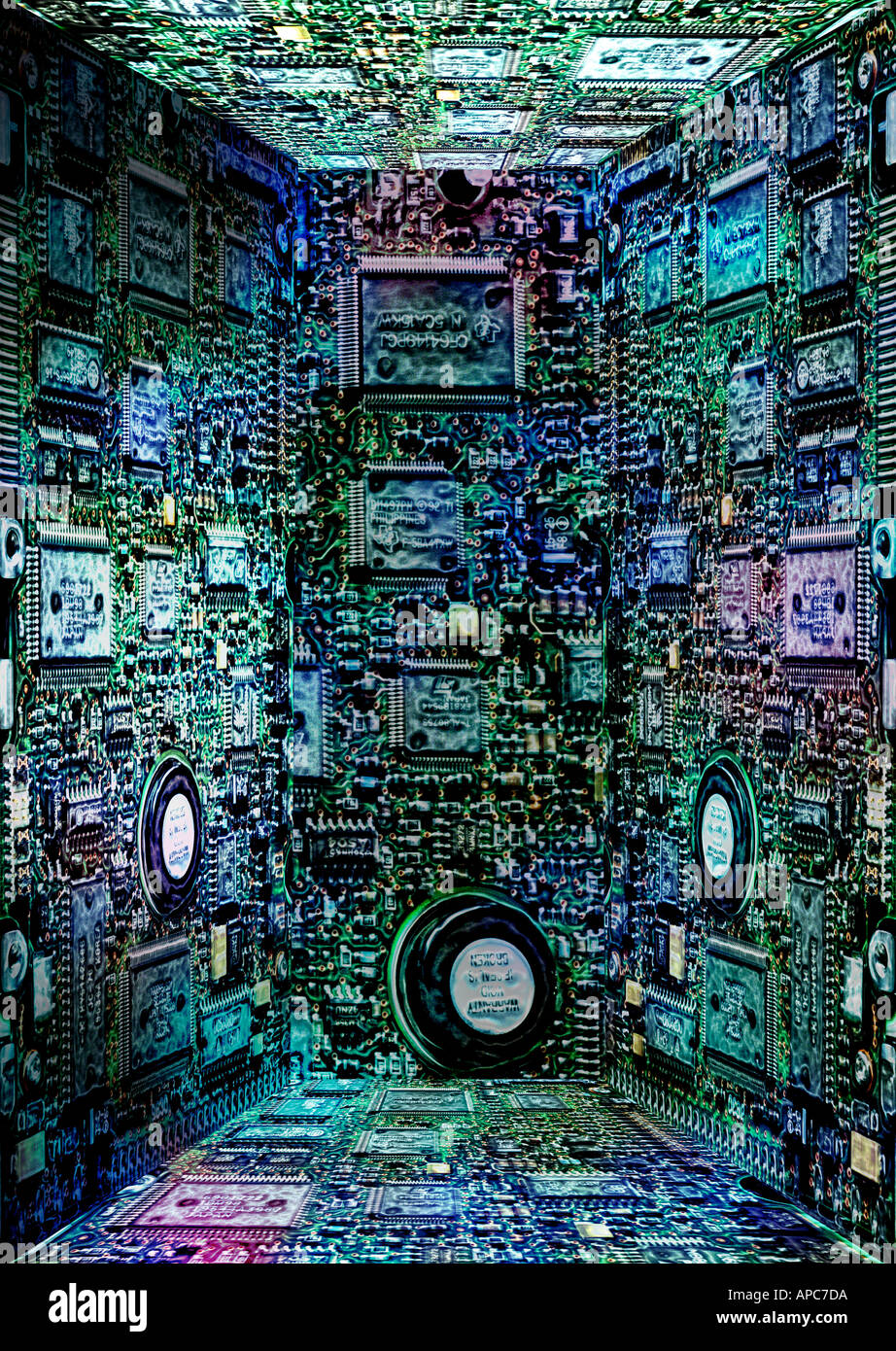 Illustrazione della foto computer uomo scheda chip sfere colore camera artificiale tridimensionale fili cubo elettronica dati moderna Foto Stock