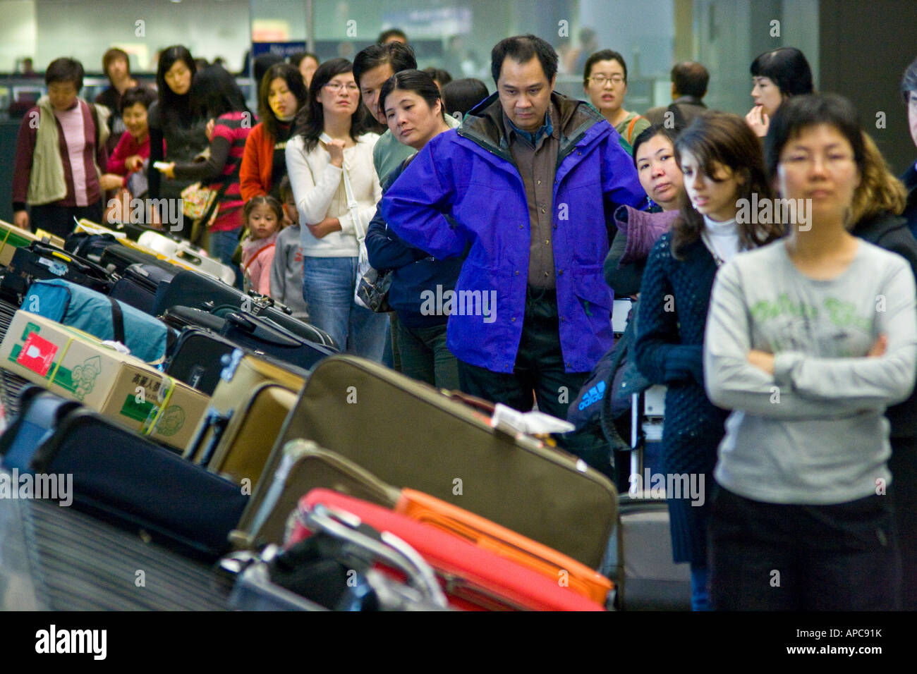 Il Reclamo Bagagli bagagli giostra l'Aeroporto Internazionale di Hong Kong Foto Stock
