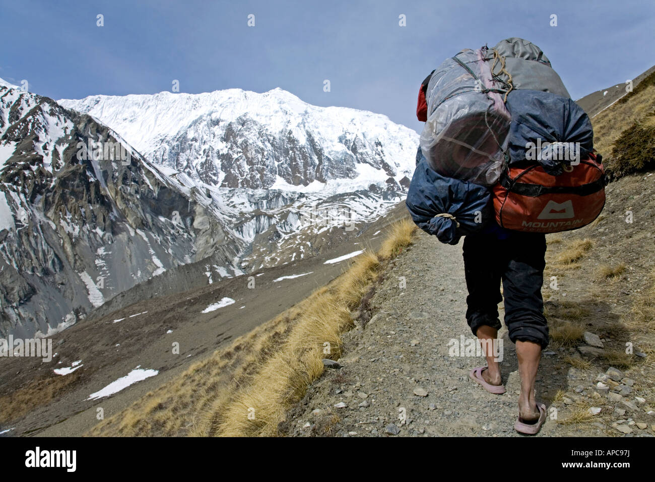 Sherpa. Trekking al Lago Tilicho. Circuito di Annapurna trek. Il Nepal Foto Stock