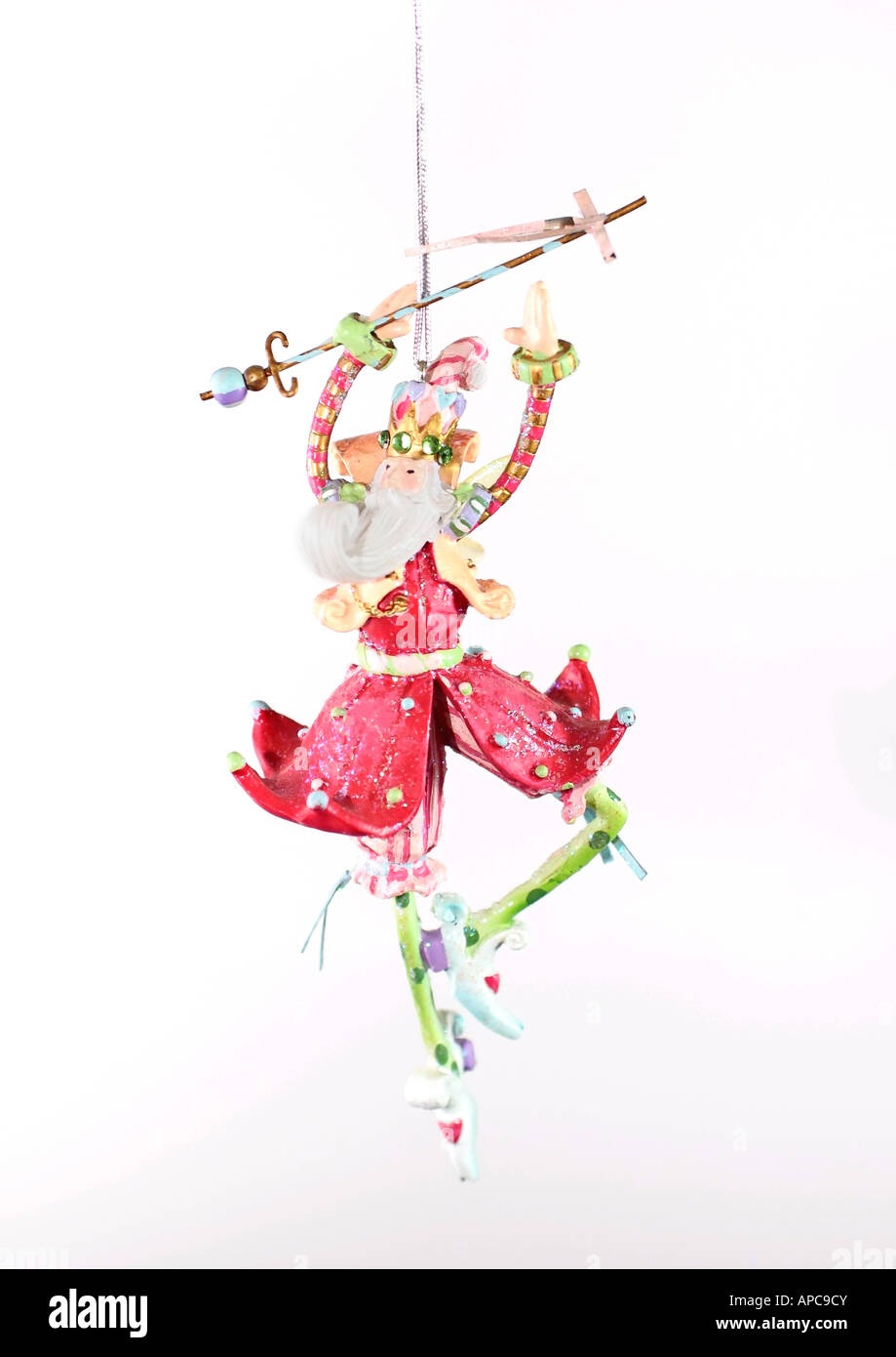 Un albero di Natale sospeso rifilatura nella forma di un carattere fiabesco. Foto Stock