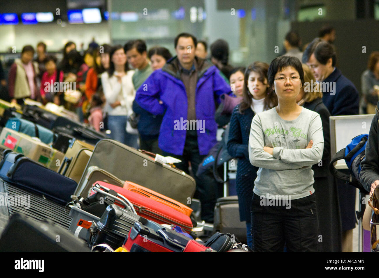 Il Reclamo Bagagli bagagli giostra l'Aeroporto Internazionale di Hong Kong Foto Stock