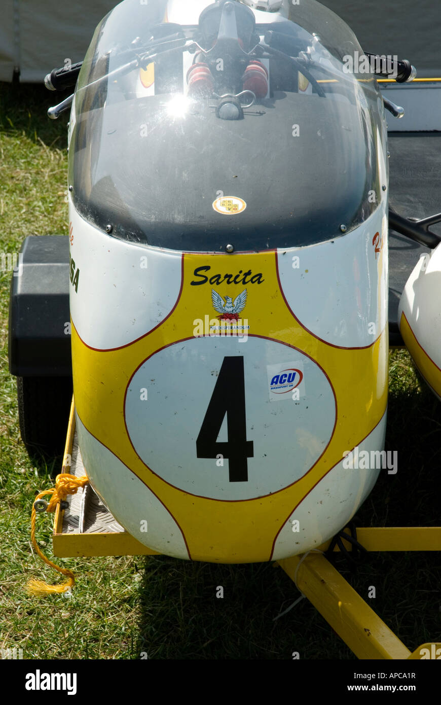 Sidecar Racing con una carenatura che mostrano il numero 4 Foto Stock