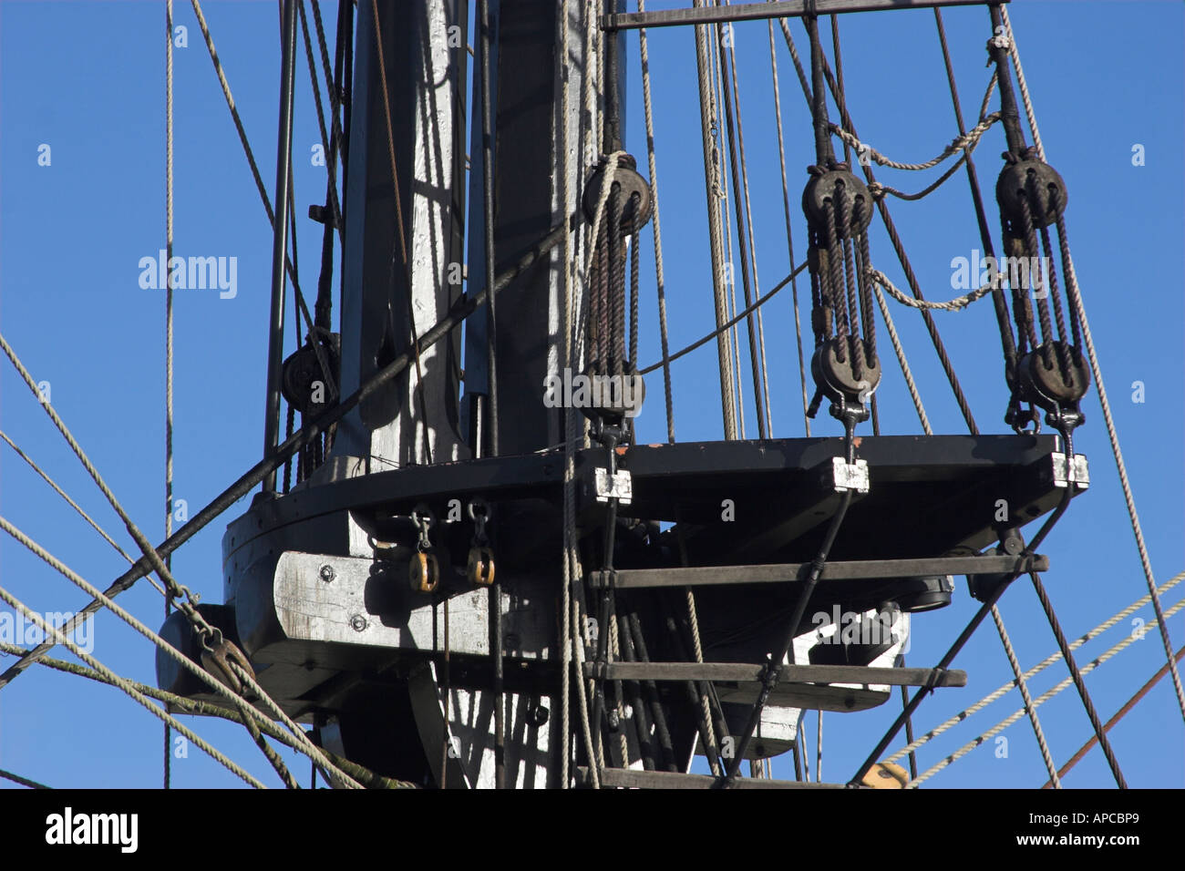 Dettaglio del montante di Square Rigger in Charlestown Harbour Cornovaglia Foto Stock