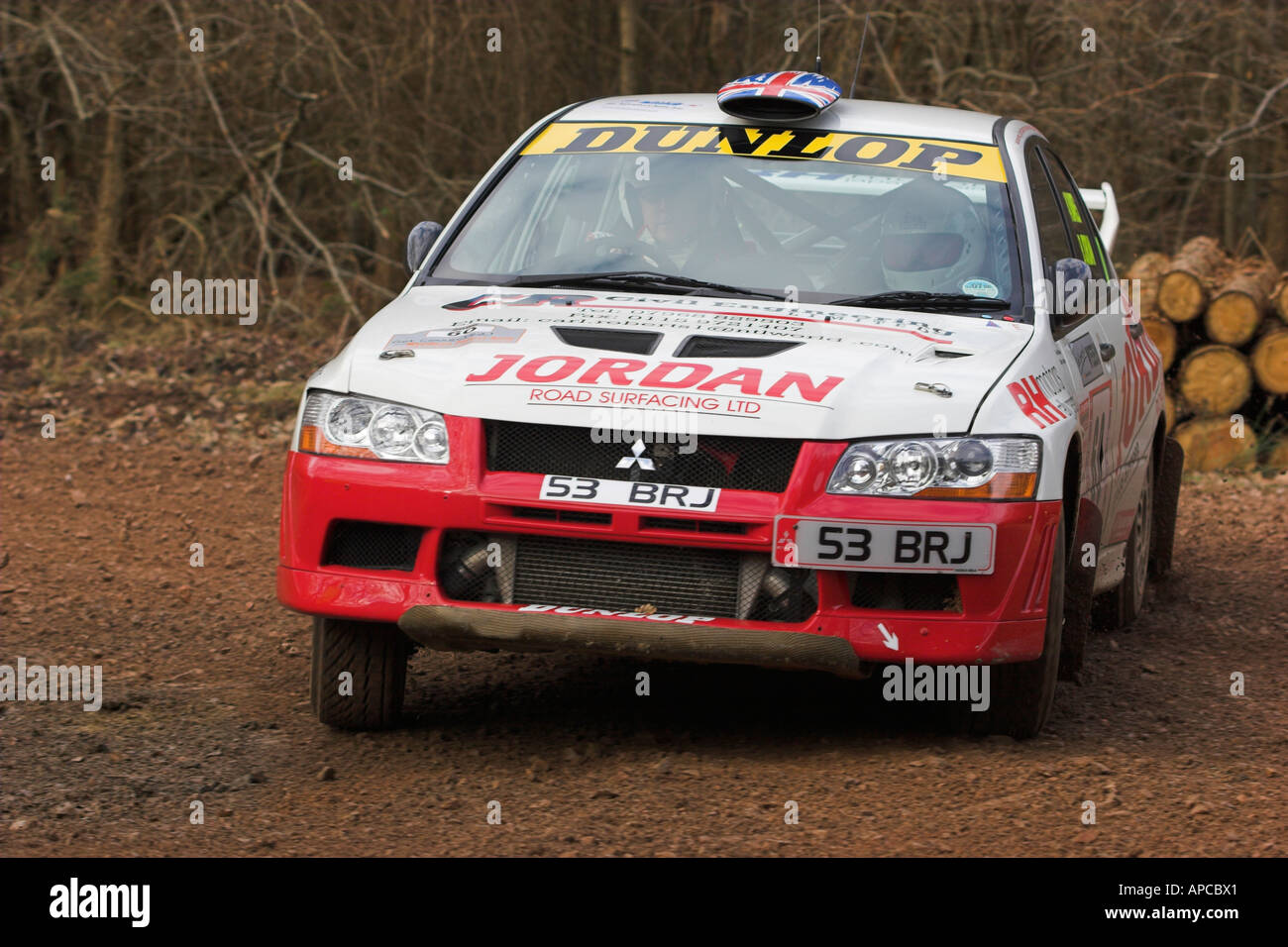 Barry Jordan e Aled Davies competere nel 2006 Wyedean Rally in una Mitsubishi EVO VII Foto Stock