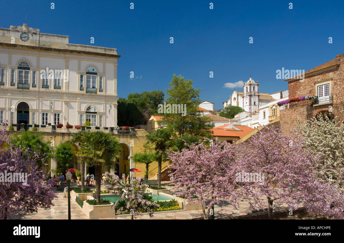 Silves, piazza centrale, Algarve, PORTOGALLO Foto Stock