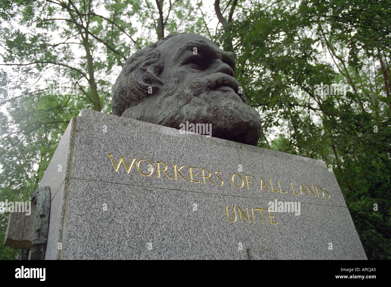 Karl Marx headston nel cimitero di Highgate a Londra, Regno Unito Foto Stock