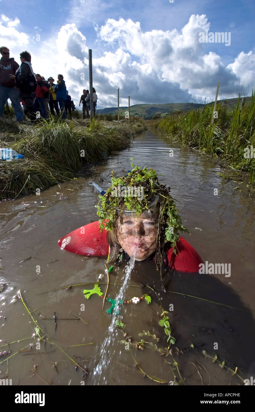 La ventunesima edizione del Bog Snorkelling championsips in hotel a Llanwrtyd Wells, Regno Unito. Foto Stock