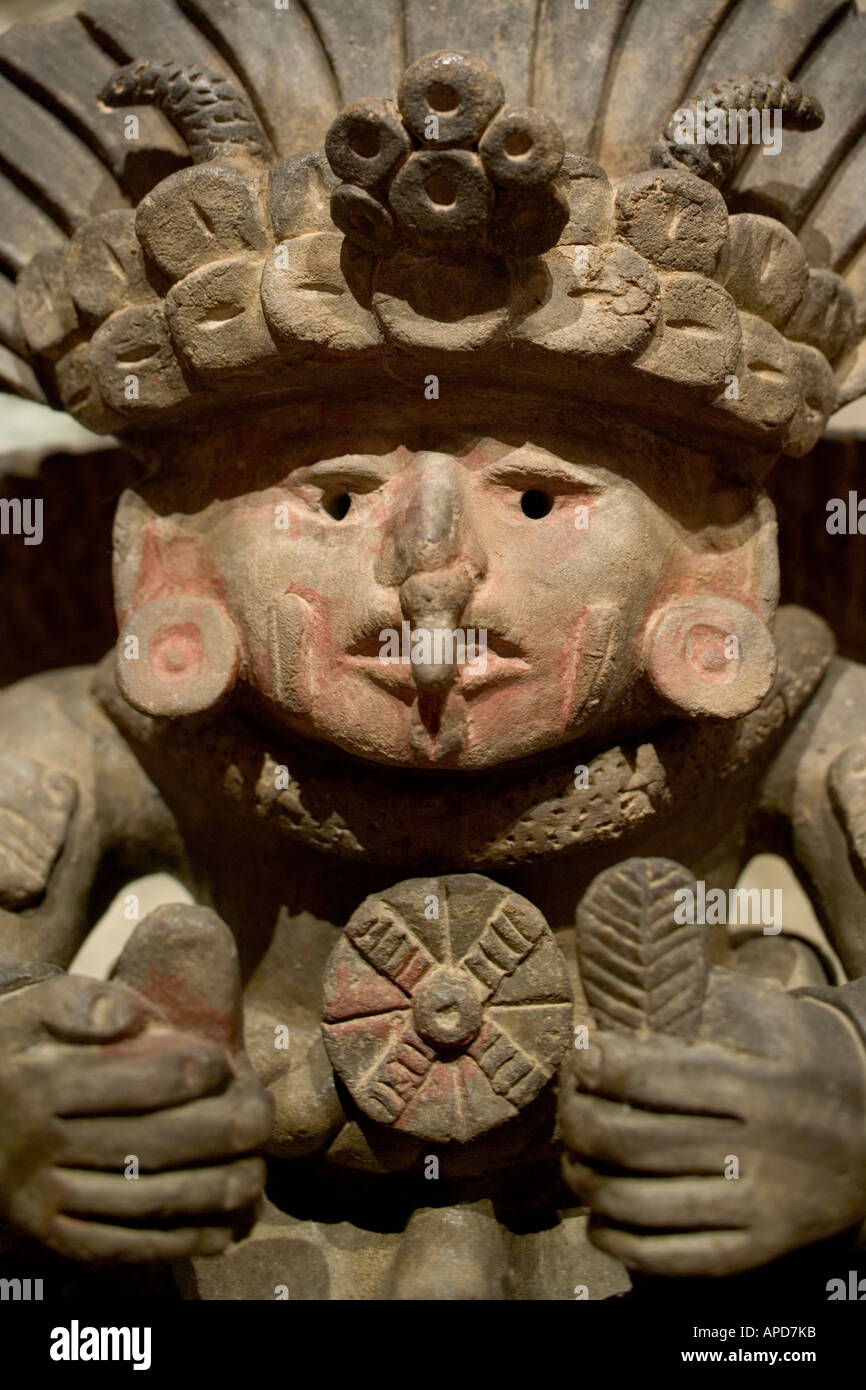 Messico Oaxaca Statua di Xipe Totec il Dio azteco della molla all'interno del Museo delle Culture Oaxacan mediante la Iglesia de Santo Domingo Foto Stock