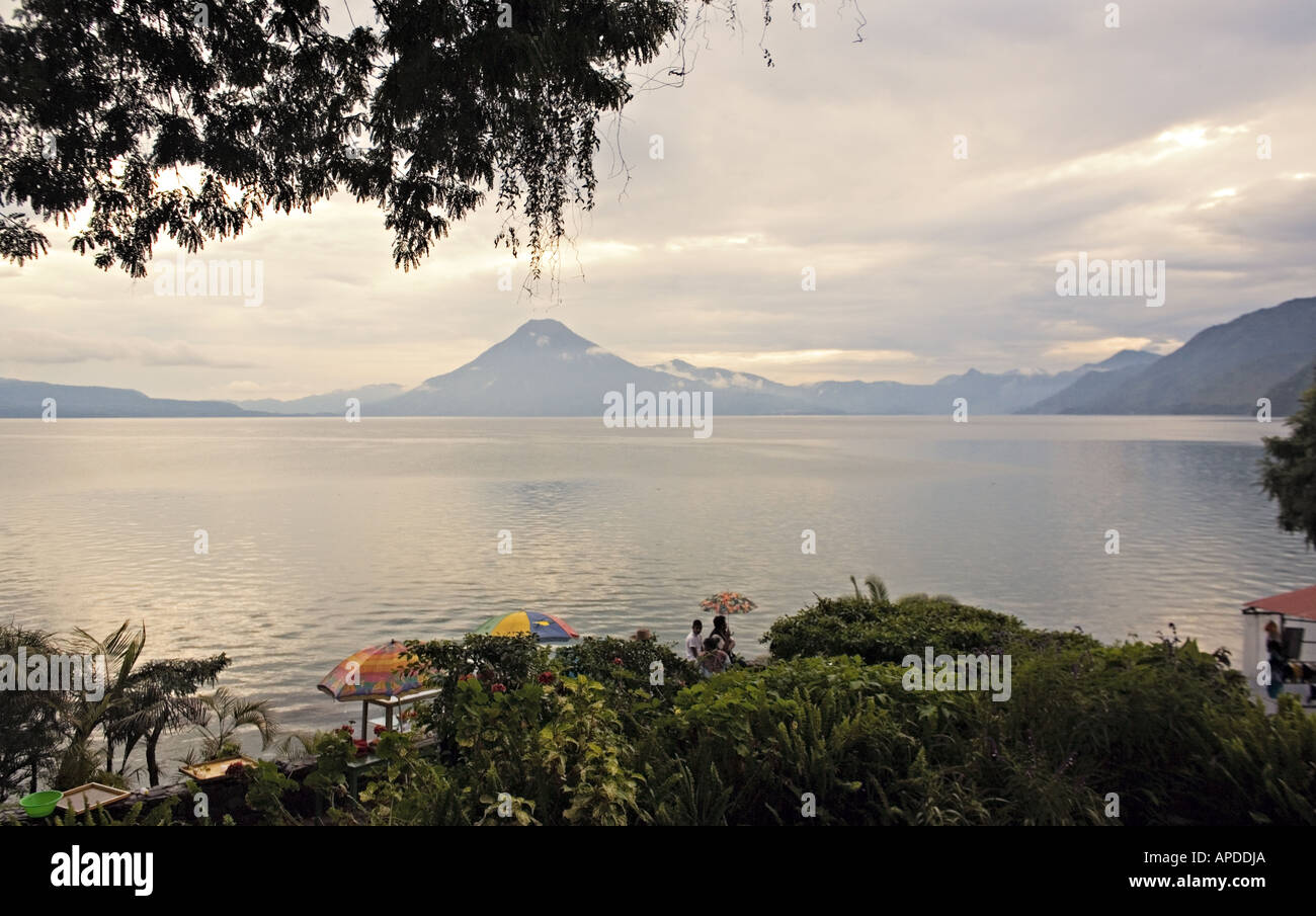GUATEMALA PANAJACHEL Tramonto sul lago Atitlan Guatemala Foto Stock