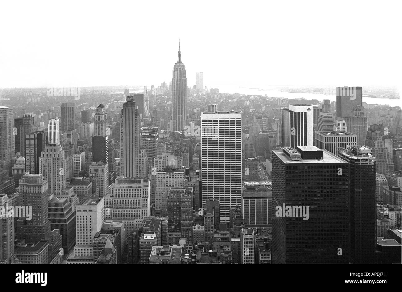 New York City guardando verso sud che mostra l'Empire State Building e il World Trade Center. Posizione orizzontale Foto Stock