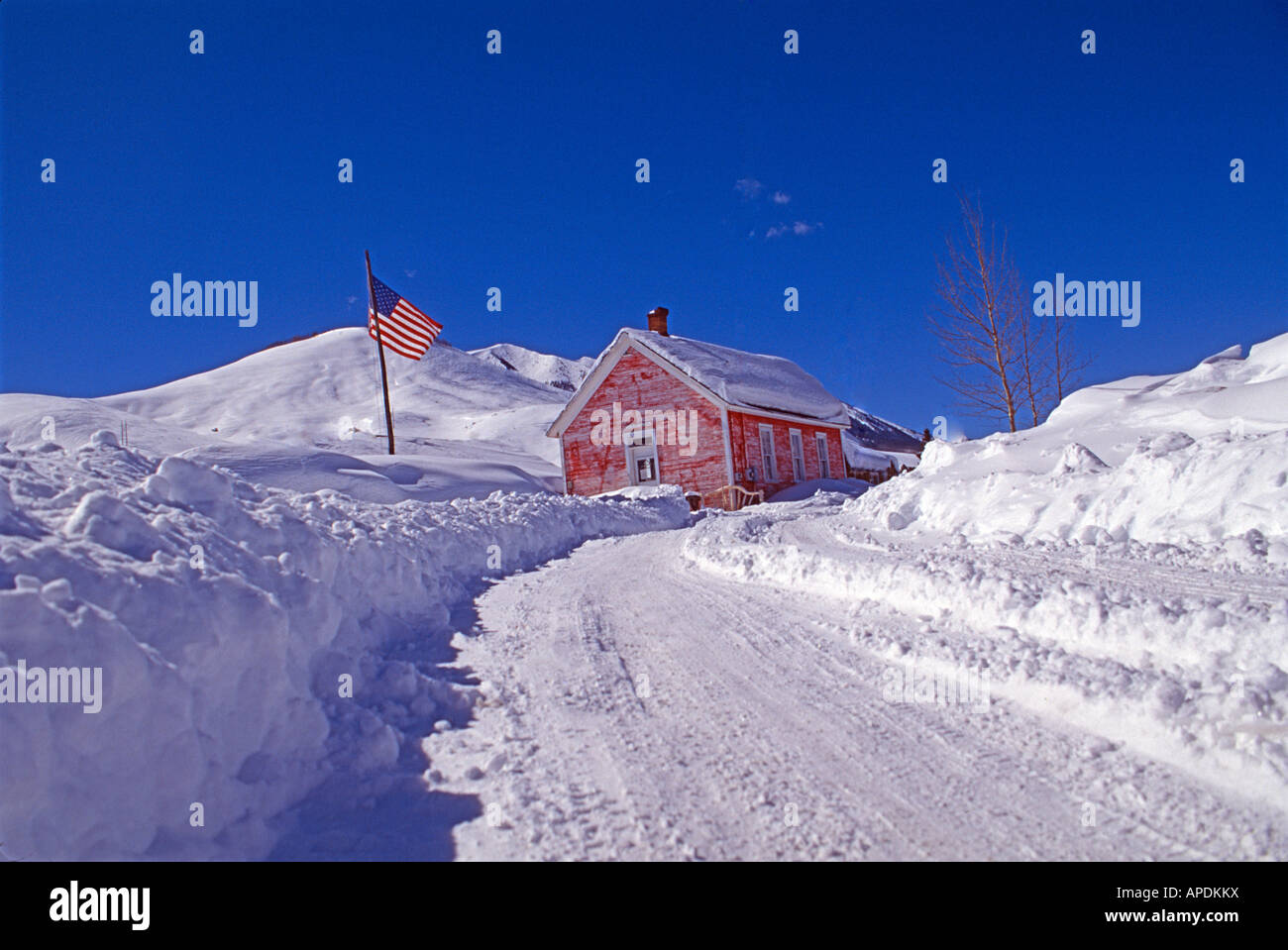 Casa rurale in tempesta di neve Foto Stock