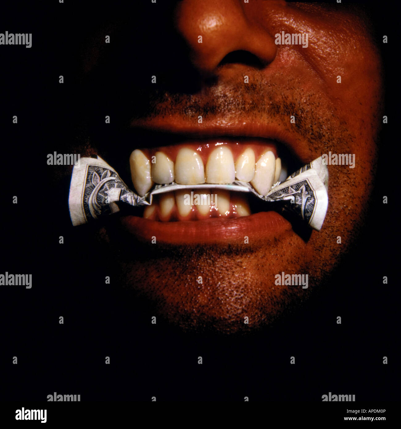 Vampire zanne di mordere il denaro Foto Stock