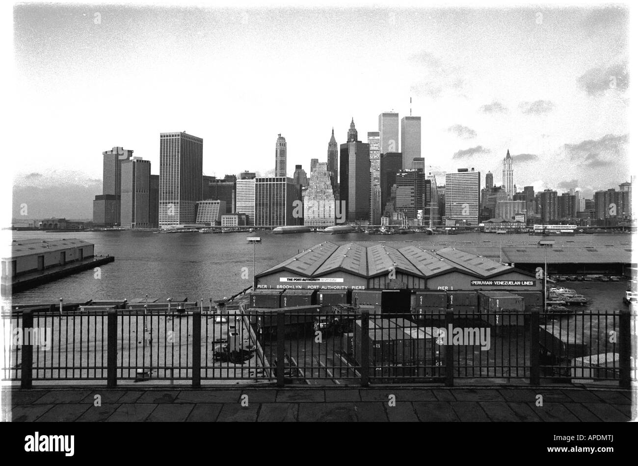 La East Side di Manhattan, guardando da Brooklyn Foto Stock