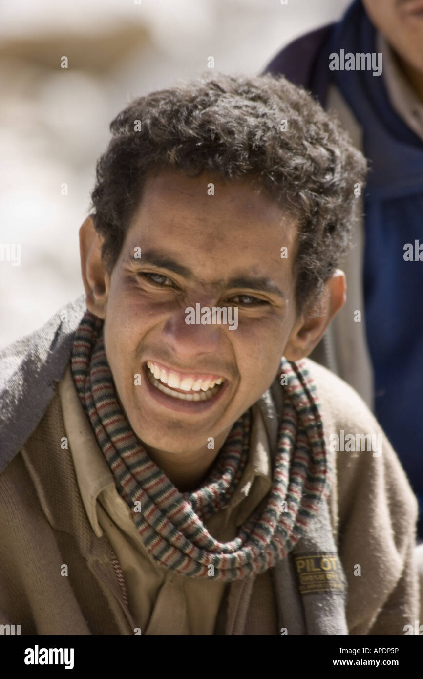 Un giovane uomo Balti nel villaggio di Askole in Pakistan Foto Stock