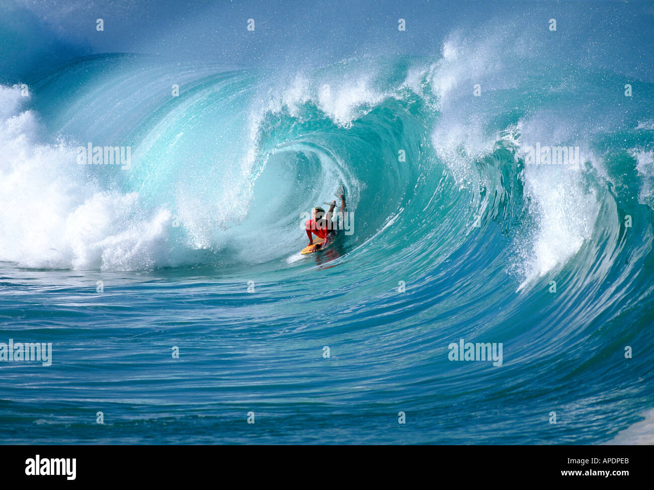 Velocità di navigazione e di azione, Mike Stewart, Waimea shore break, Hawaii, STATI UNITI D'AMERICA Foto Stock