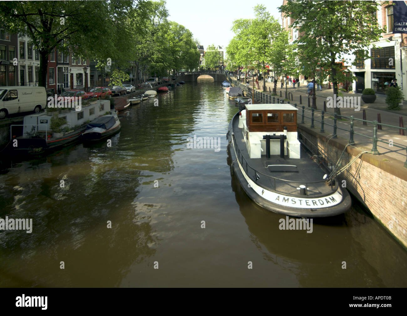 Amsterdam Paesi Bassi Olanda Città canali fascino edifici e case galleggianti case galleggianti antichità conserva di acqua Foto Stock