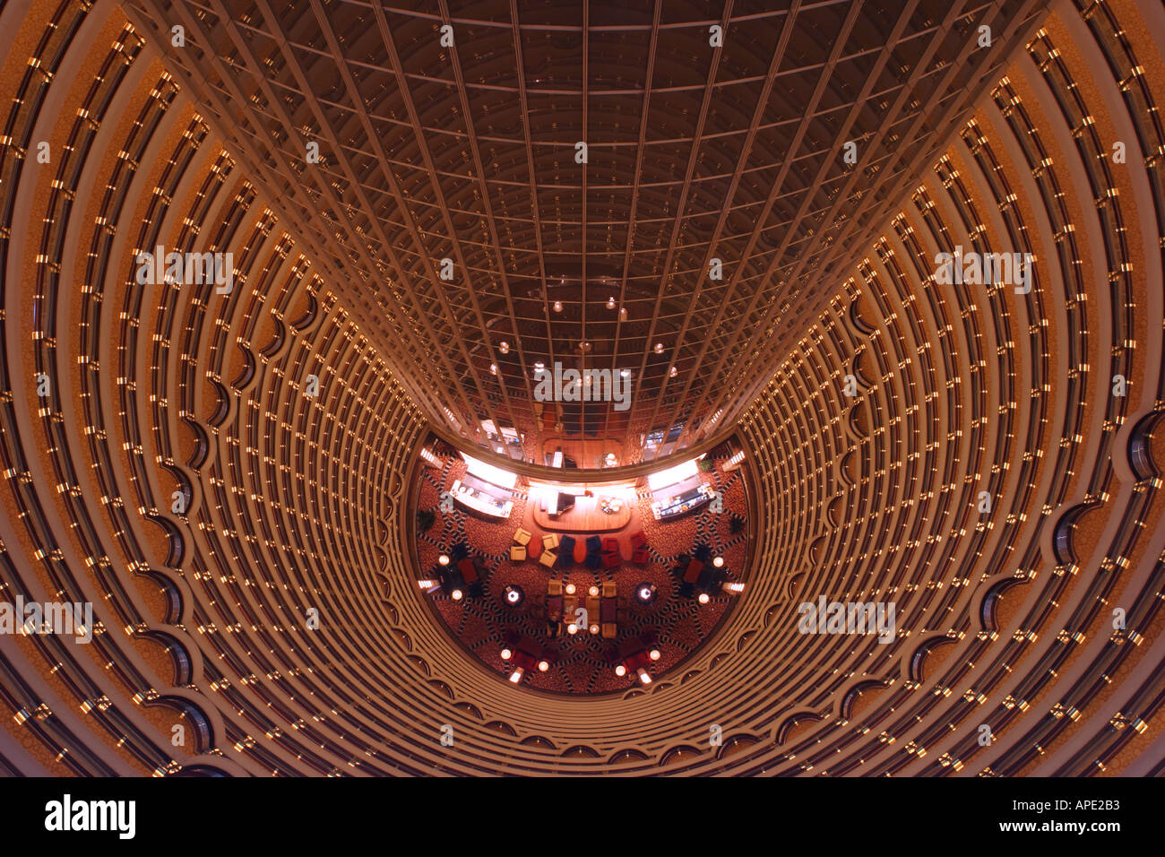 Il Grand Hyatt Hotel atrium nella torre Jin Mao di Shanghai, Cina Foto Stock