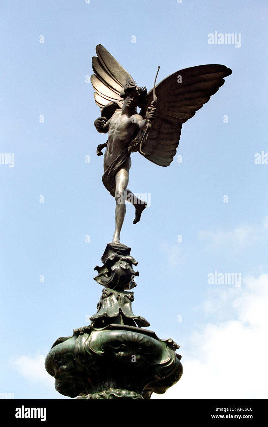 La statua di Eros a Piccadilly Circus a Londra England Regno Unito Foto Stock