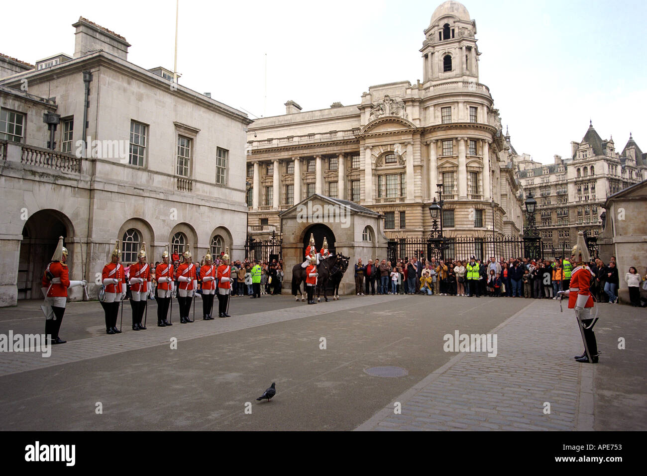 Cambio della guardia alla sfilata delle Guardie a Cavallo in Londra England Regno Unito Foto Stock