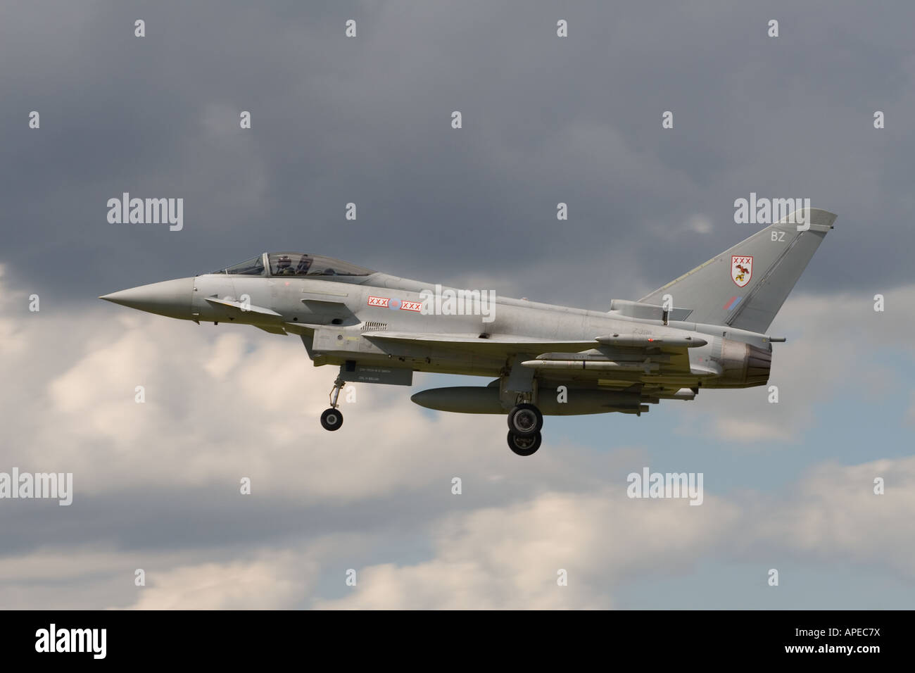 Eurofighter Typhoon in atterraggio a RAF Coningsby, Lincolnshire Foto Stock