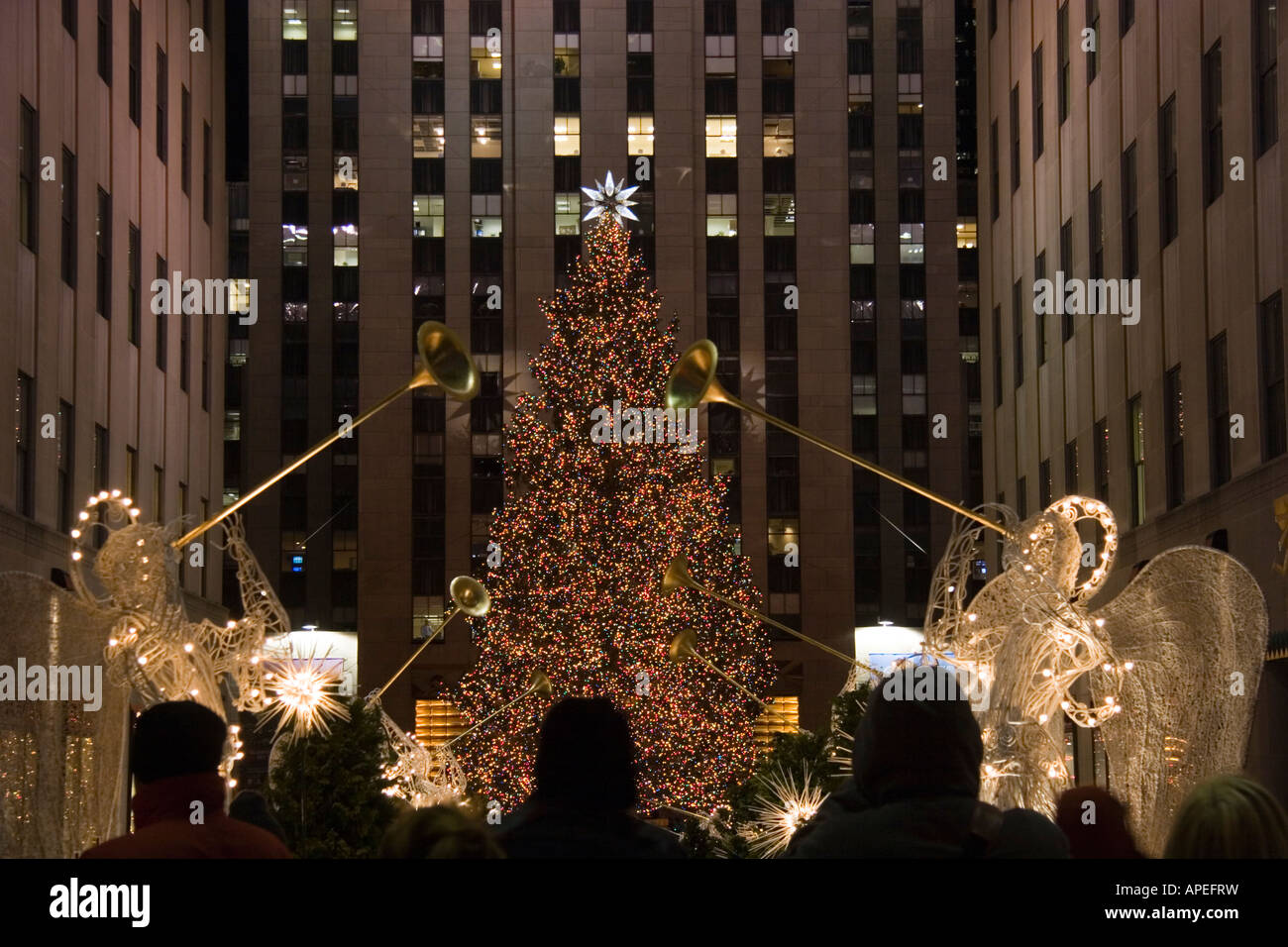 Il Rockefeller Center e il famoso albero di Natale, pista di pattinaggio e la decorazione. Foto Stock
