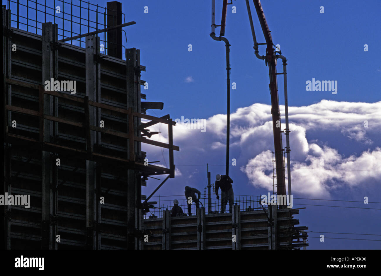 Equipaggio di lavoro la colata di cemento sito di costruzione Foto Stock