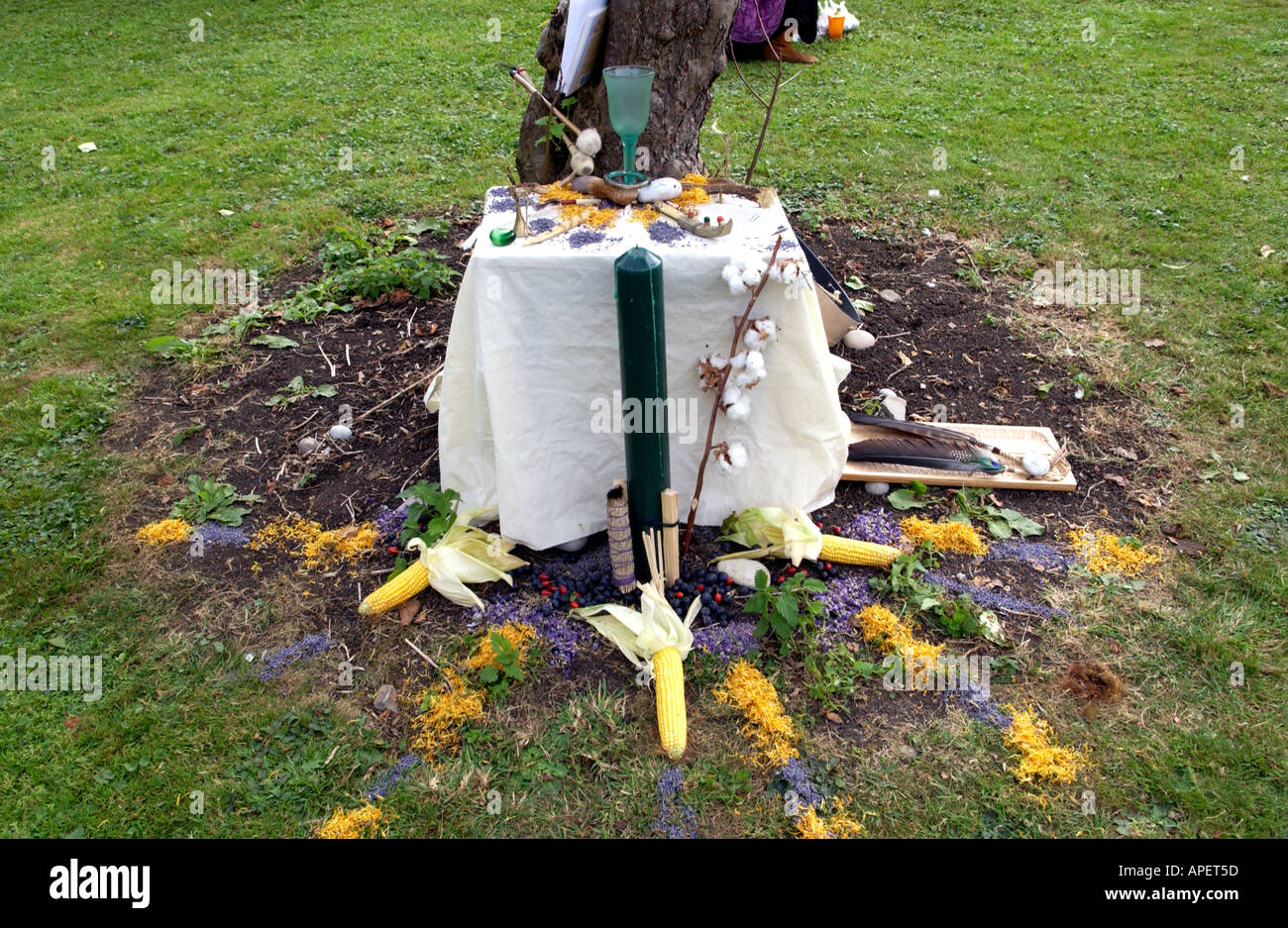 Altare in un matrimonio umanista in Glastonbury Somerset England Regno Unito GB Foto Stock