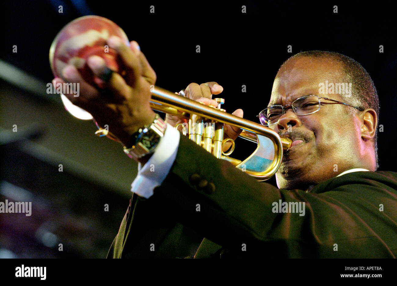 Lettore a campana con la Count Basie Orchestra che suona al 2005 Brecon Jazz Festival Foto Stock