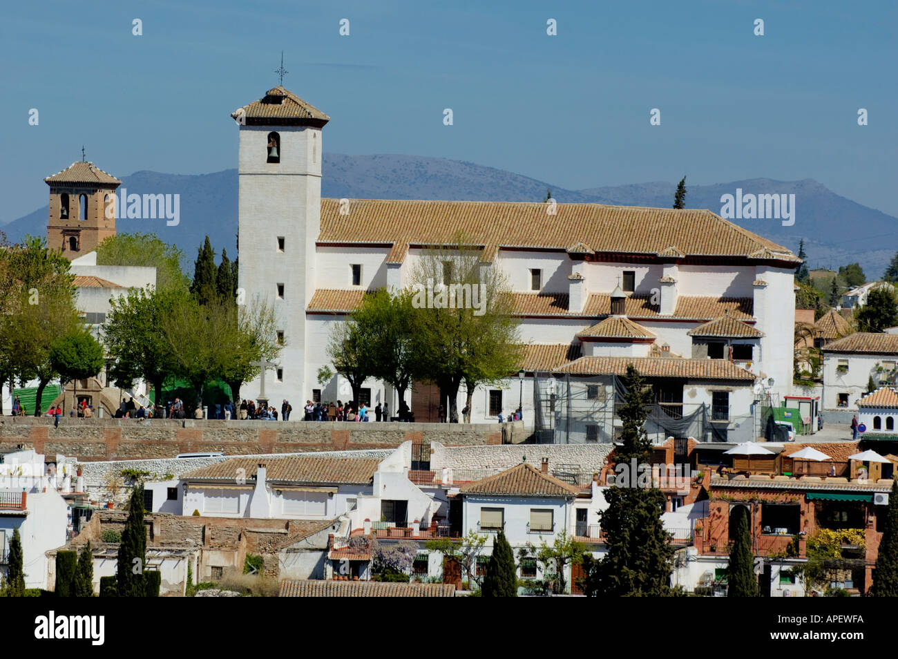 San Nicolas Church e Mirador nella Albayzin del vecchio quartiere, Granada, Spagna Foto Stock