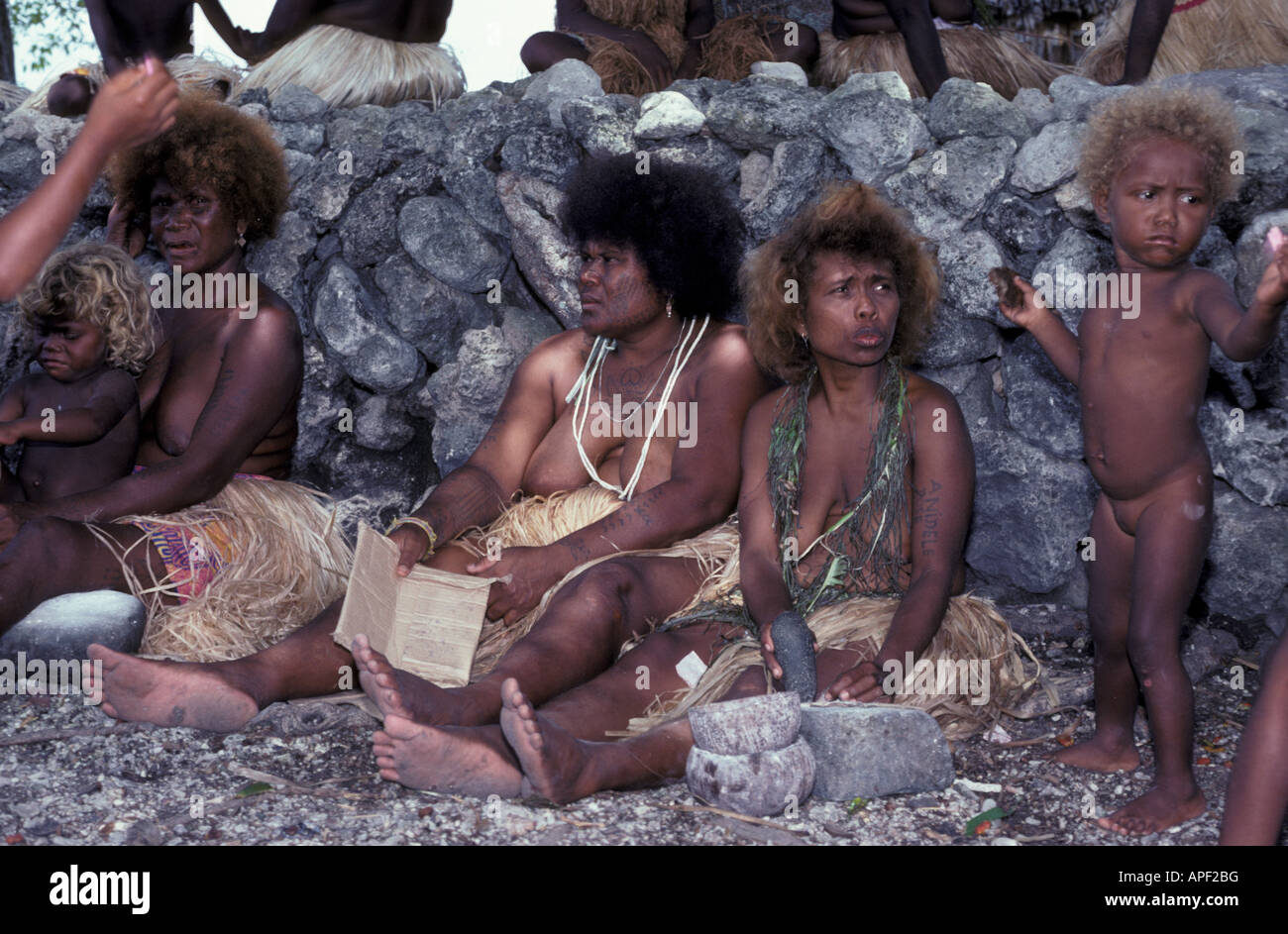 Sud Pacifico, Bismark arcipelago, Isole Salomone, Laulasi. Le donne e i bambini. Foto Stock