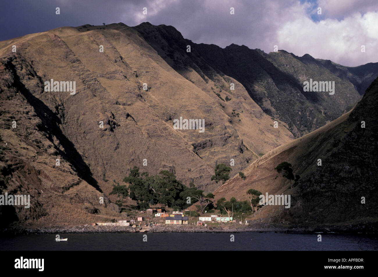 Oceano Pacifico del Sud, Isole Juan Fernández, Alexander Selkirk Isola, case. Foto Stock