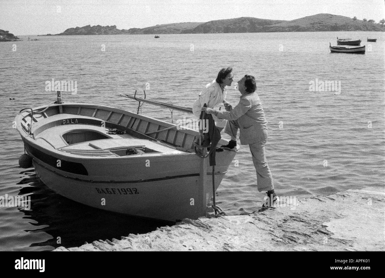 Salvador Dalí e Gala in Port Lligat Agosto 1957 Foto Stock