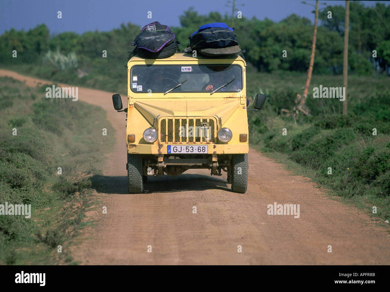 Navigare in jeep safari con schede su tetto, Portogallo Foto Stock Navigare in jeep safari con schede su tetto, Portogallo Foto Stock