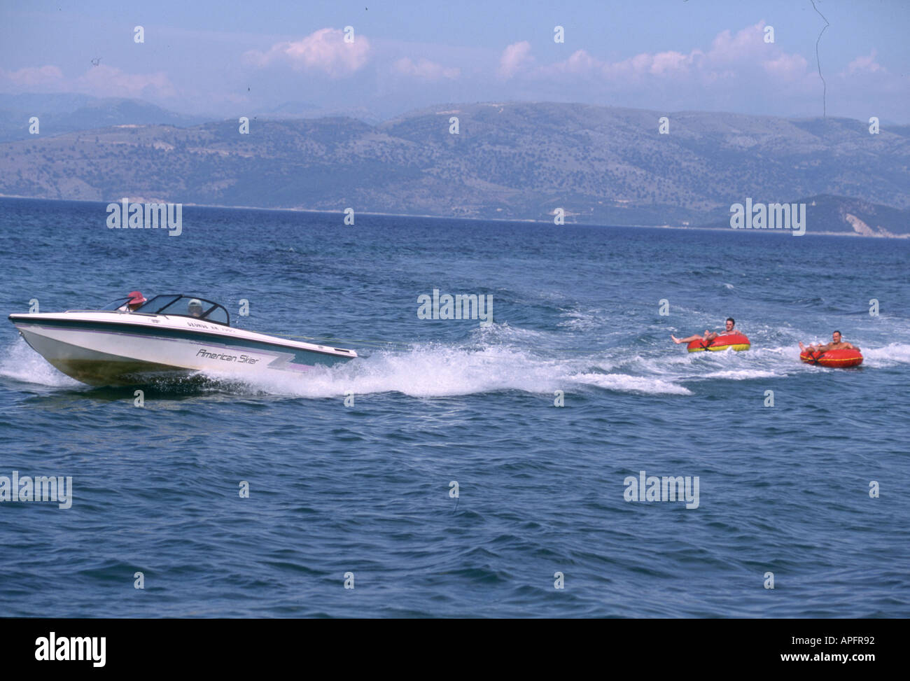 Il motoscafo e azione a ciambella CORFÙ Foto Stock