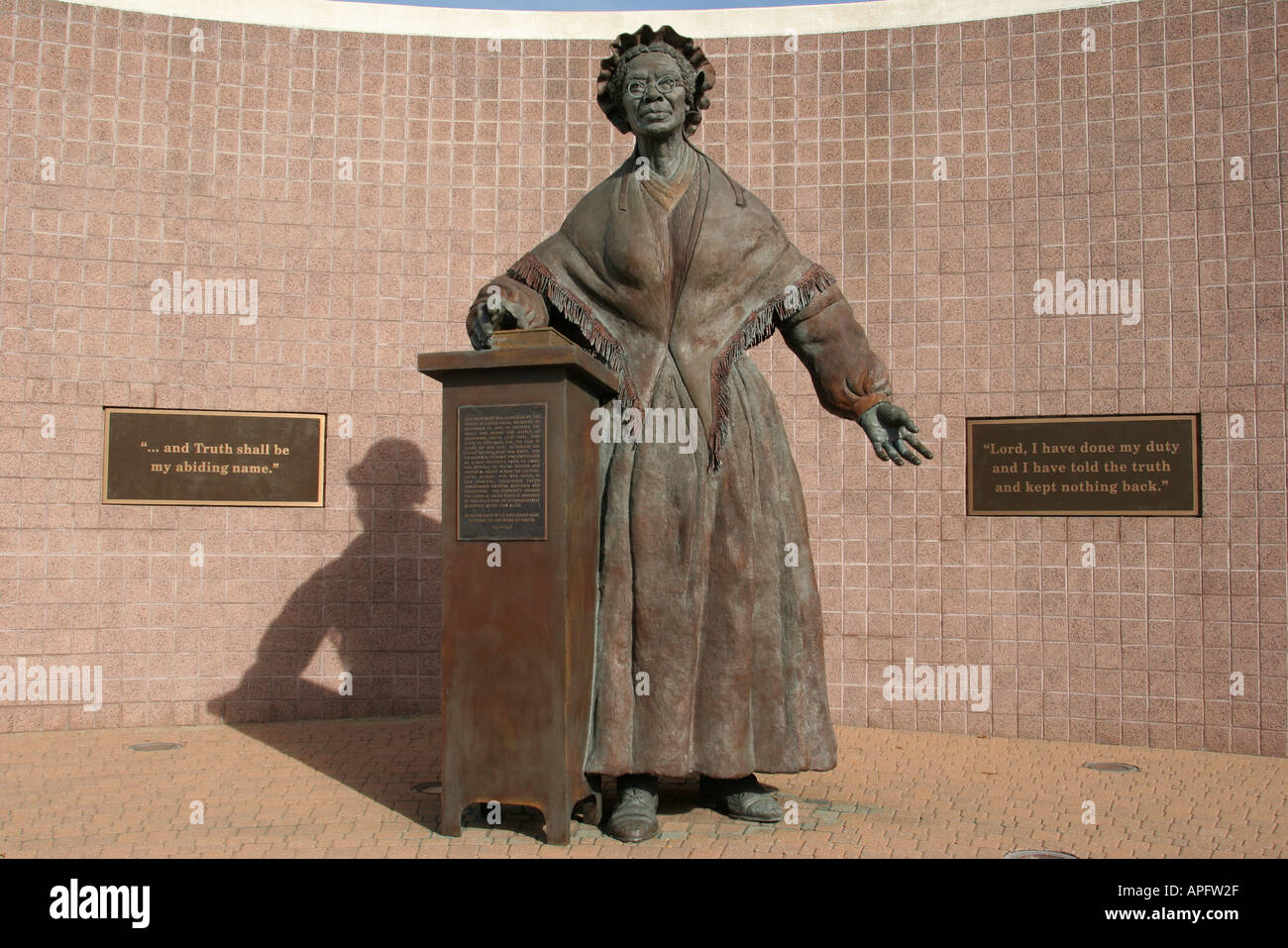 Michigan Battle Creek Sojourner verità, donna donne, ex schiavo sociale riformatore, Black African Africans statua statue, pubblico arte memoriale His Foto Stock