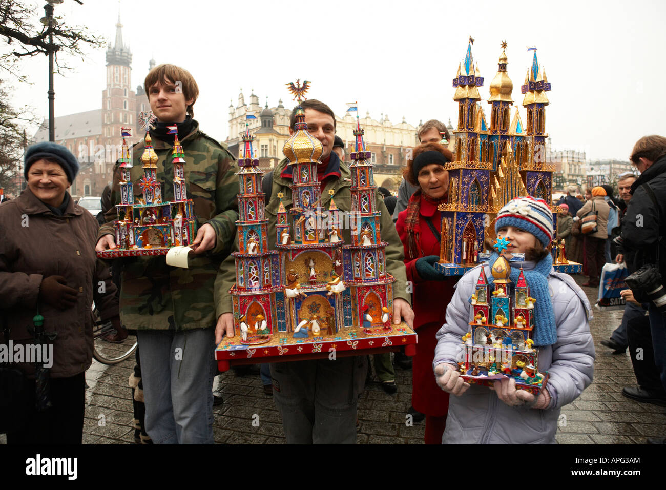 Polonia Cracovia Cracovia Szopki Krakowskie annuale di Natale presepe rendendo i partecipanti al concorso Grand Piazza Rynek Glowny Foto Stock