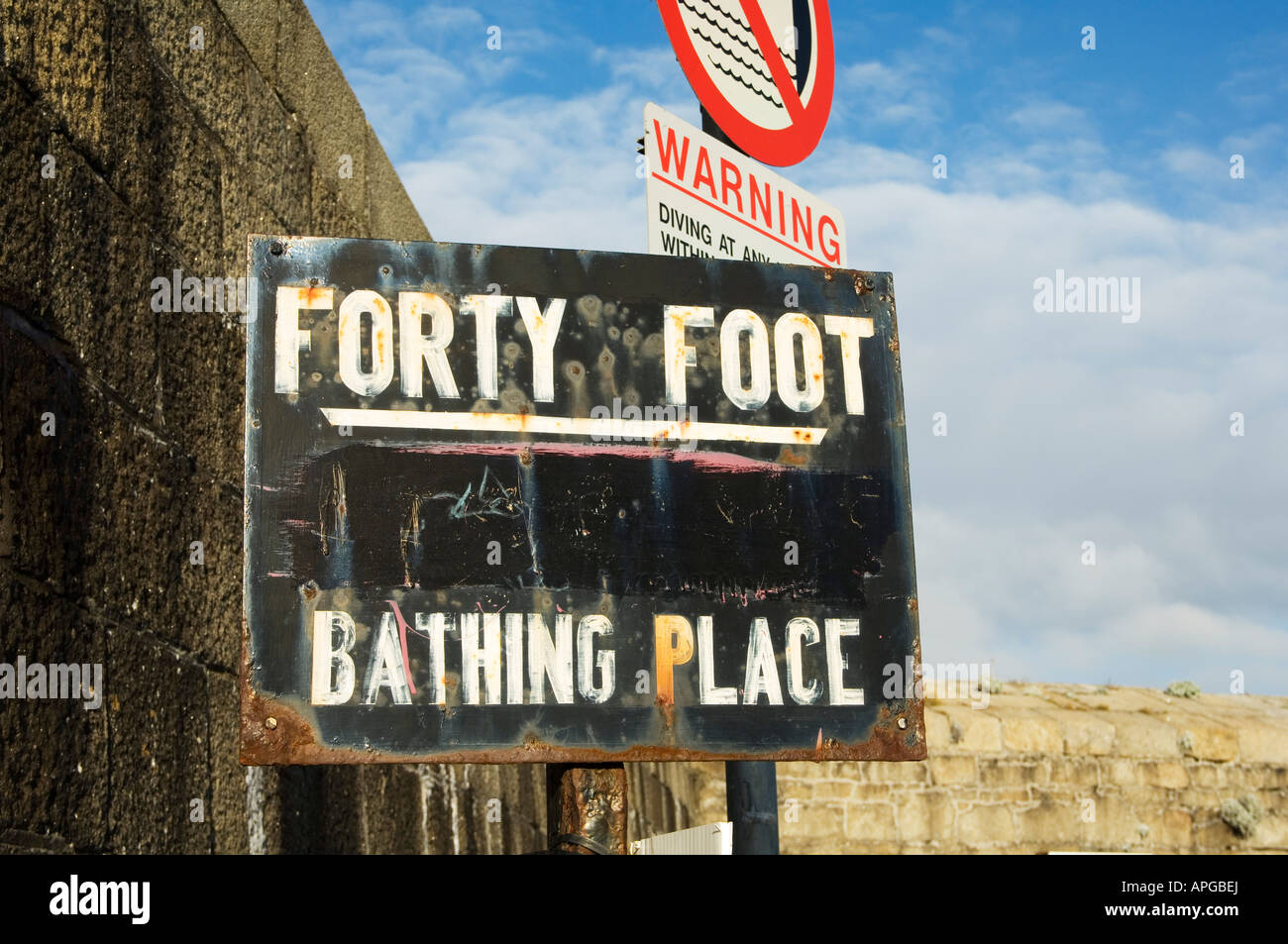 Dublino Irlanda - Il segno di quaranta piedi nuoto posto a Sandycove Foto Stock