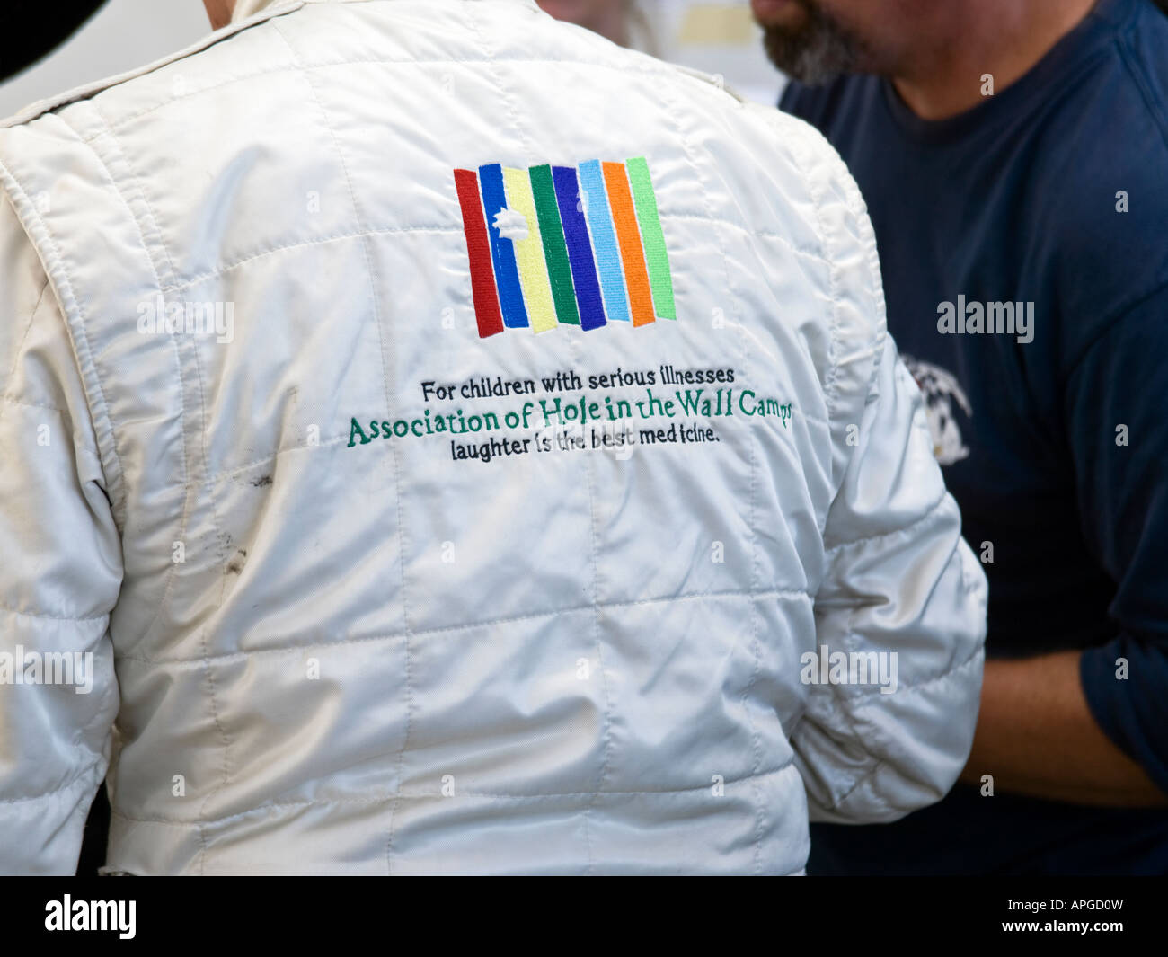 Logo per associazione del foro nella parete dei campi sul retro di Paul Newman tuta racing Foto Stock