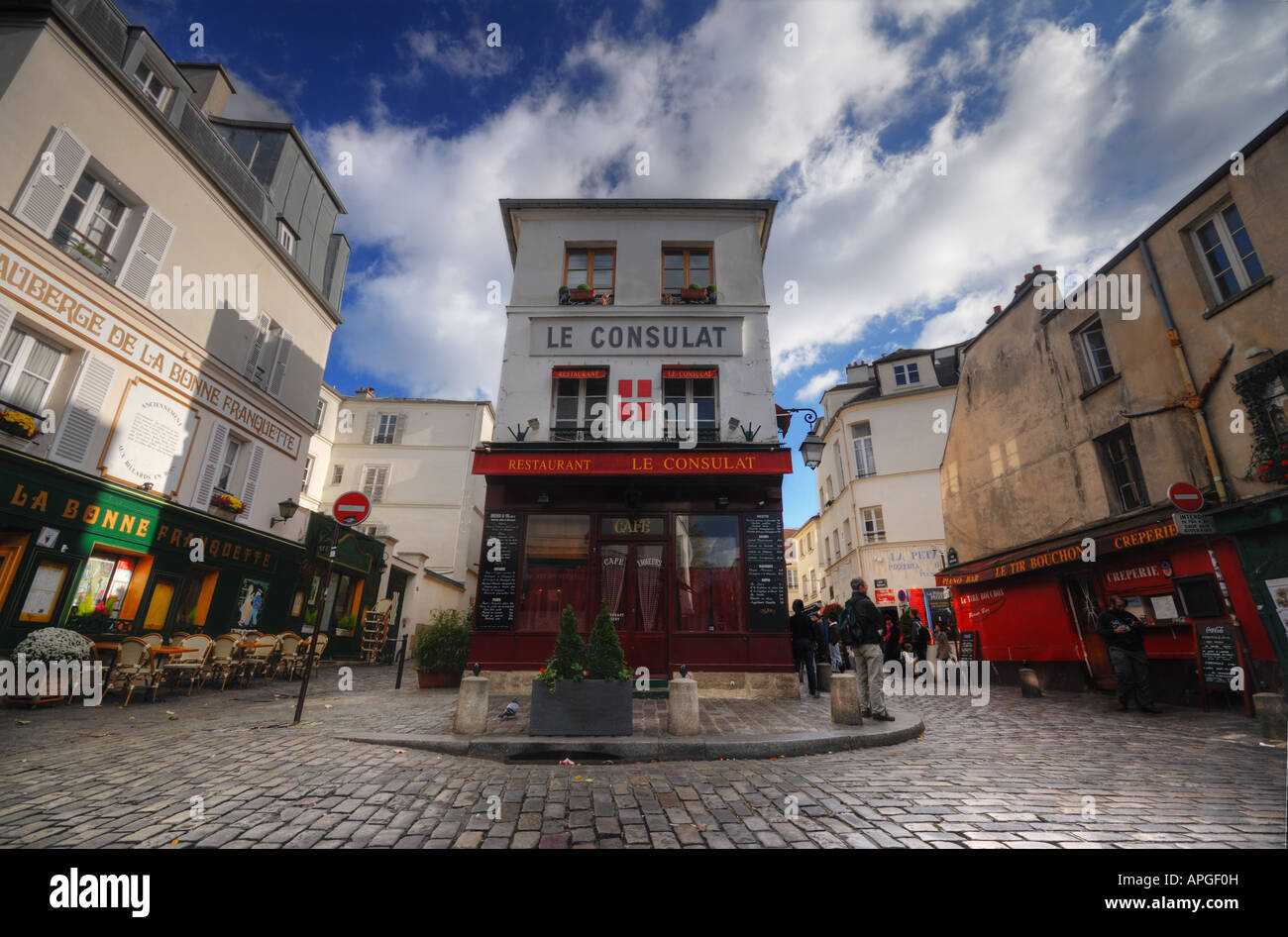 Nuvoloso pomeriggio su Le Consulat, Montmartre, Parigi, Francia Foto Stock