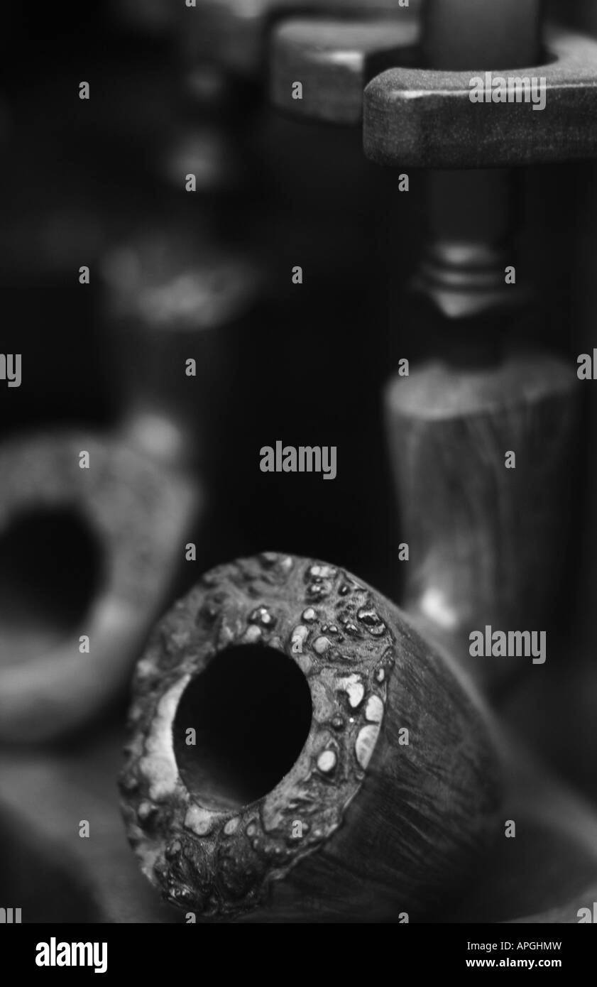 In stile retrò pipe per tabacco. In bianco e nero. Foto Stock