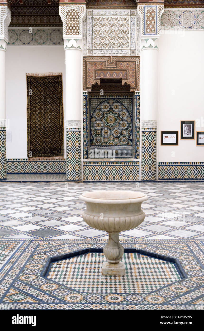 Il Marocco Marrakech architettura interna del Dar Menebhi palace che intertains il museo della città Foto Stock